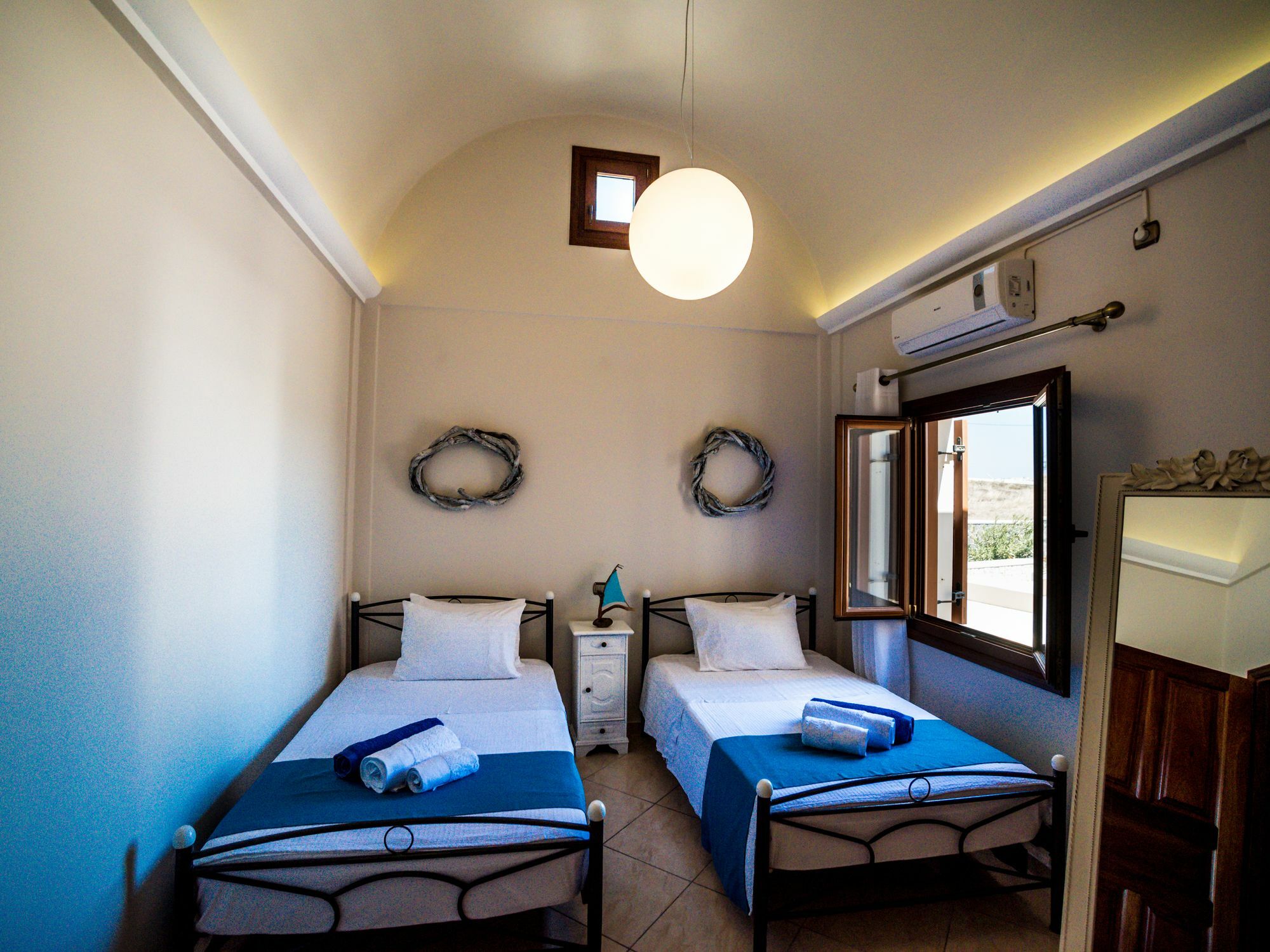 Vineyard Exclusive Suites Akrotiri  Exterior photo